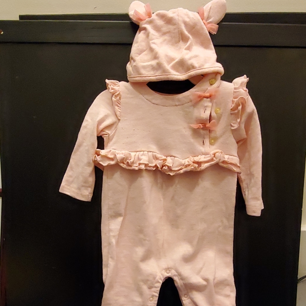 6-9M Girls Nighttime onesie with hat.